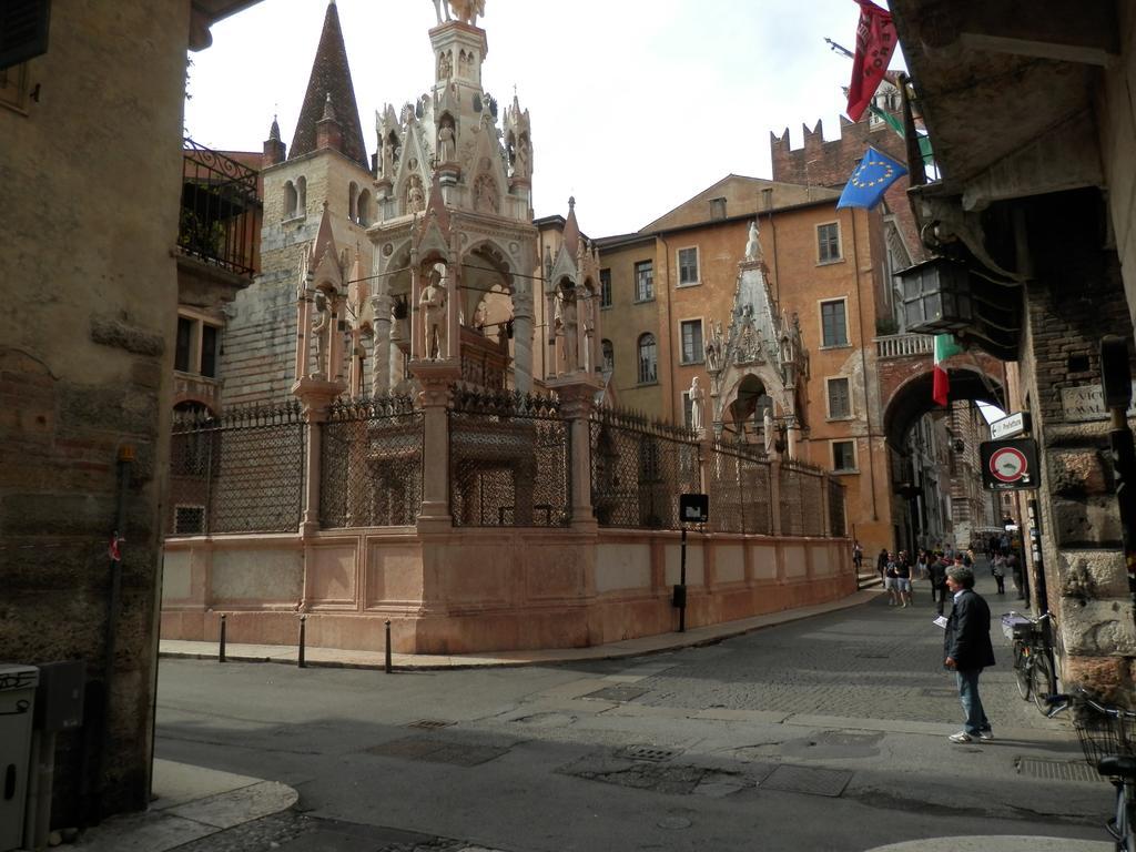 Casa Ferrari Appartamento Verona Sanificato Ozono المظهر الخارجي الصورة